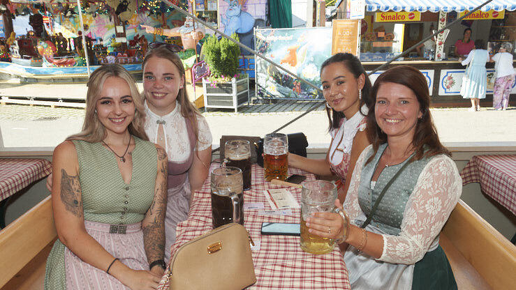 Die Partybilder vom Mittwoch, 14. August 2024, aus dem Festzelt Lechner. Die Partybilder vom Mittwoch, 14. August 2024, aus dem Festzelt Lechner.