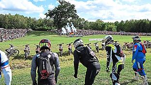 Viele Fans waren gekommen - die Einnahmen werden gespendet. Viele Fans waren gekommen - die Einnahmen werden gespendet.