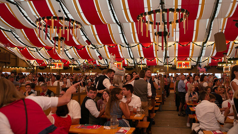 Die Partybilder vom Freitag, 12. August 2022, aus dem Festzelt Krönner.