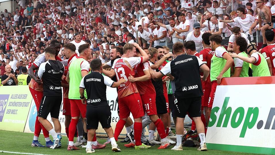Torjubel in Würzburg beim 2:1 über Leipzig. Torjubel in Würzburg beim 2:1 über Leipzig.
