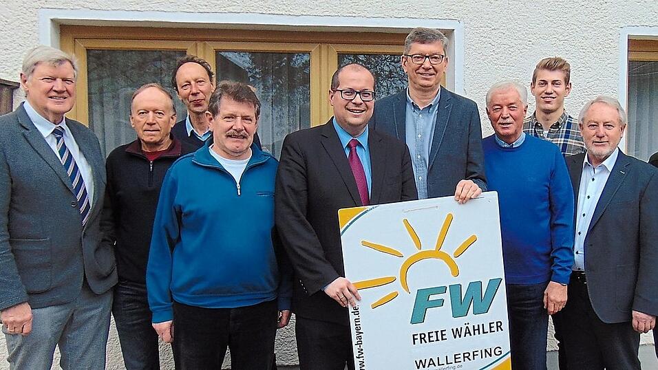 Unser Bild zeigt die neue Vorstandschaft mit Beir&auml;ten der Freien W&auml;hler/&Uuml;berparteilicher B&uuml;rgerblock Wallerfing e.V. Von links stehen FW-Fraktionsvorsitzender im Kreistag, Reinhard Leuschner, die Kassenpr&uuml;fer Franz Plankl und Alois Leher, Schriftf&uuml;hrer Alfred Fraundorfer, B&uuml;rgermeister und Beirat B&uuml;rgermeister Thomas Brunner, erster Vorsitzender Josef Maidl, die Beir&auml;te Hans Hasreiter und Sebastian Maidl, zweiter Vorsitzender Dr. Xaver Maidl und Schatzmeister Josef Wagner. Josef Maidl, Ortsvorsitzender der Gruppierung 'Freie W&auml;hler/&Uuml;berparteilicher B&uuml;rgerblock Wallerfing e.V.&rdquo;, wurde f&uuml;r zwei weitere Jahre von der Jahreshauptversammlung einstimmig in seinem Amt best&auml;tigt.