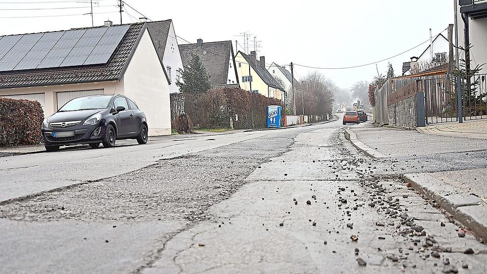 Die Anwohner der Ingolstädter Straße beklagen den nach ihrem Empfinden erheblichen Lärm aufgrund des über den Winter nur provisorisch hergestellten Fahrbahnbelags. Die Anwohner der Ingolstädter Straße beklagen den nach ihrem Empfinden erheblichen Lärm aufgrund des über den Winter nur provisorisch hergestellten Fahrbahnbelags.