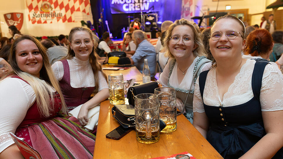 Die Partybilder vom Dienstag, 11. August, aus dem Festzelt Greindl. Die Partybilder vom Dienstag, 11. August, aus dem Festzelt Greindl.