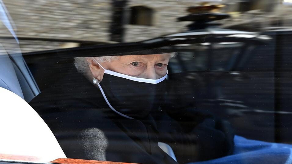 Queen Elizabeth steuert das Land und die Monarchie bereits seit beinahe 70 Jahren mit unvergleichlicher Beständigkeit durch Höhen und Tiefen. Queen Elizabeth steuert das Land und die Monarchie bereits seit beinahe 70 Jahren mit unvergleichlicher Beständigkeit durch Höhen und Tiefen.