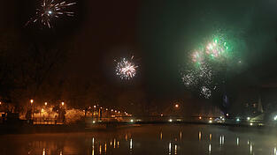 Viele Bürger begrüßen das neue Jahr mit dem Abschießen von Feuerwerksraketen. Das farbenfrohe Geböllere stößt jedoch nicht bei jedem auf Begeisterung. Viele Bürger begrüßen das neue Jahr mit dem Abschießen von Feuerwerksraketen. Das farbenfrohe Geböllere stößt jedoch nicht bei jedem auf Begeisterung.