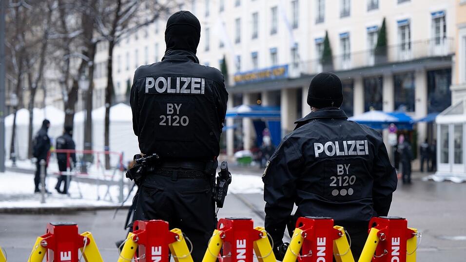 Die Polizei habe die &laquo;komplexe Einsatz- und Versammlungslage bravour&ouml;s gemeistert&raquo;, so Bayerns Innenminister.