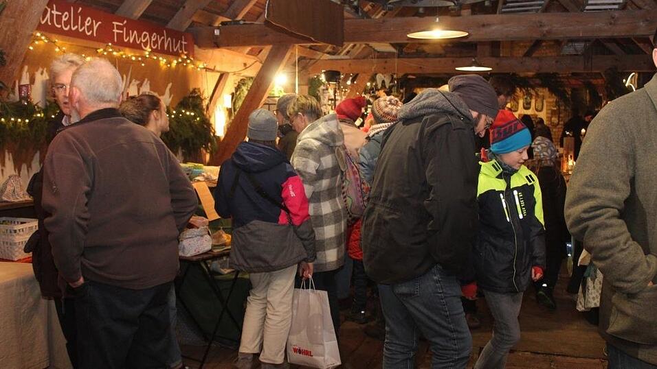 In Landshut lockten am Wochenende der Kunsthandwerkermarkt und die H&uuml;ttengaudi zahlreiche Besucher an.