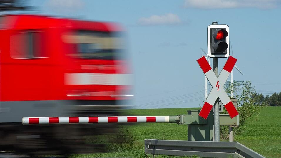 Im Jahr 2024 gab es in Bayern fast 3000 Bahn&uuml;berg&auml;nge. (Symbolbild)