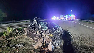 Nach einem schweren Unfall war die A92 bei Wörth an der Isar in der Nacht auf Samstag stundenlang gesperrt.