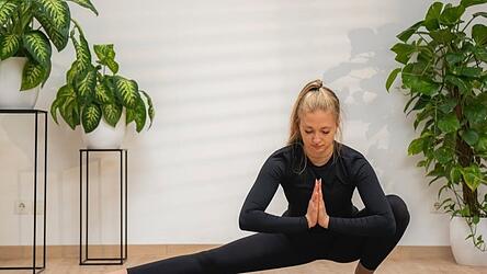Anna Roppelt begrüßt Yoga-Videos auf Social Media. So können noch mehr Menschen erreicht werden. Der Yoga-Lehrerin ist dabei allerdings wichtig, dass die Werte der Lehre erhalten bleiben.