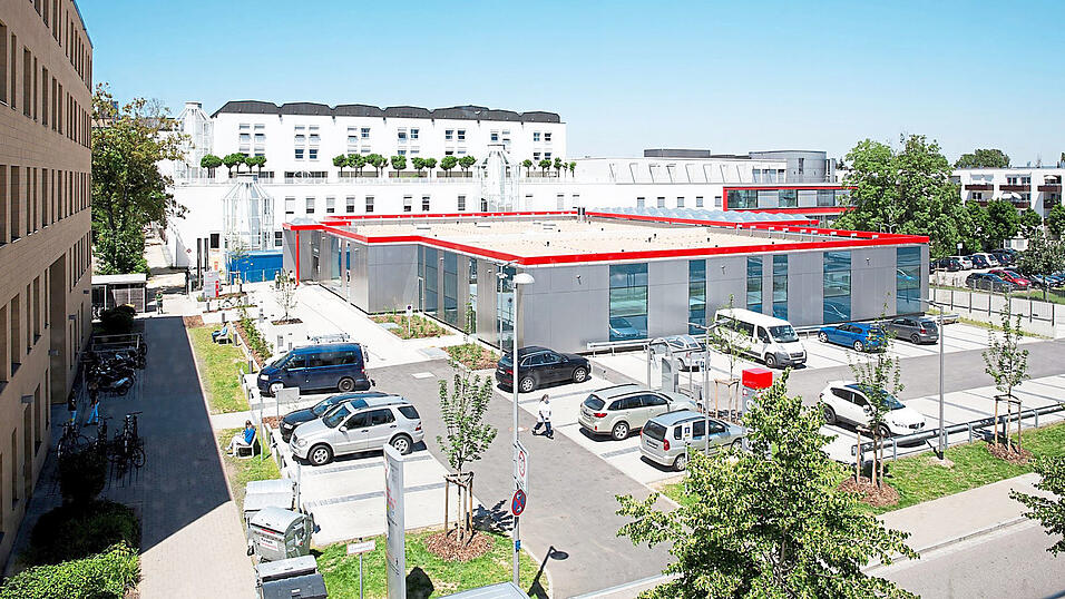 Medizinisch wie wirtschaftlich bestens aufgestellt präsentiert sich das Caritas-Krankenhaus 'St. Josef' in Regensburg. Infrage kommt jetzt auch eine mögliche Kooperation mit der Goldberg-Klinik in Kelheim, über die jetzt erstmals im Kreisausschuss beraten wurde. Medizinisch wie wirtschaftlich bestens aufgestellt präsentiert sich das Caritas-Krankenhaus 'St. Josef' in Regensburg. Infrage kommt jetzt auch eine mögliche Kooperation mit der Goldberg-Klinik in Kelheim, über die jetzt erstmals im Kreisausschuss beraten wurde.