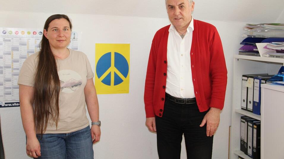 FWZ-Leiterin Sarah Hausladen und Integrationslotse Martin Schaller bringen Hilfe und Bedarf zusammen.