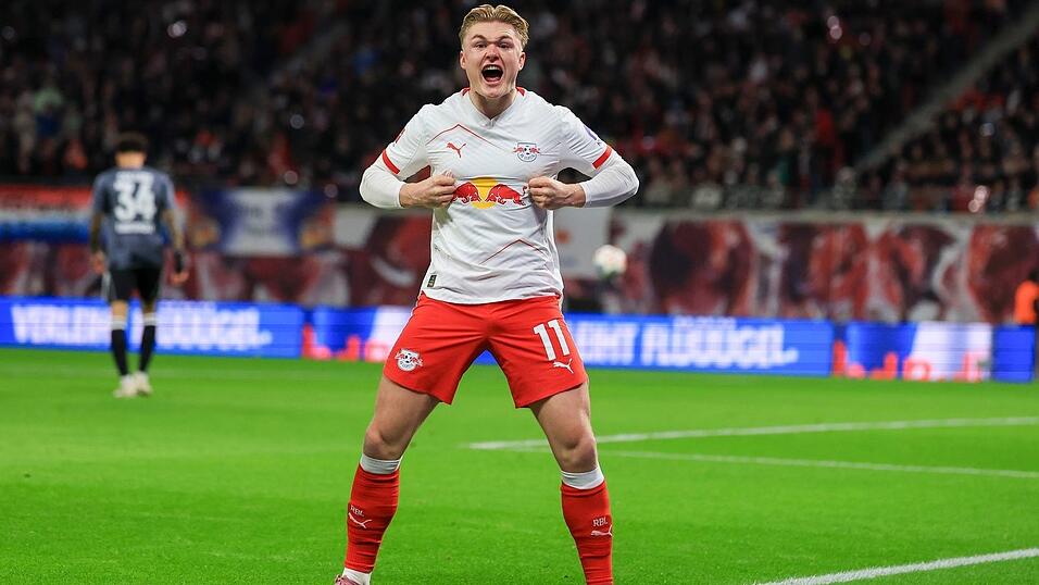 Der Leipziger Conrad Harder jubelt nach seinem Treffer zum 1:0. Es war sein erstes Pflichtspieltor im RB-Trikot. Der Leipziger Conrad Harder jubelt nach seinem Treffer zum 1:0. Es war sein erstes Pflichtspieltor im RB-Trikot.