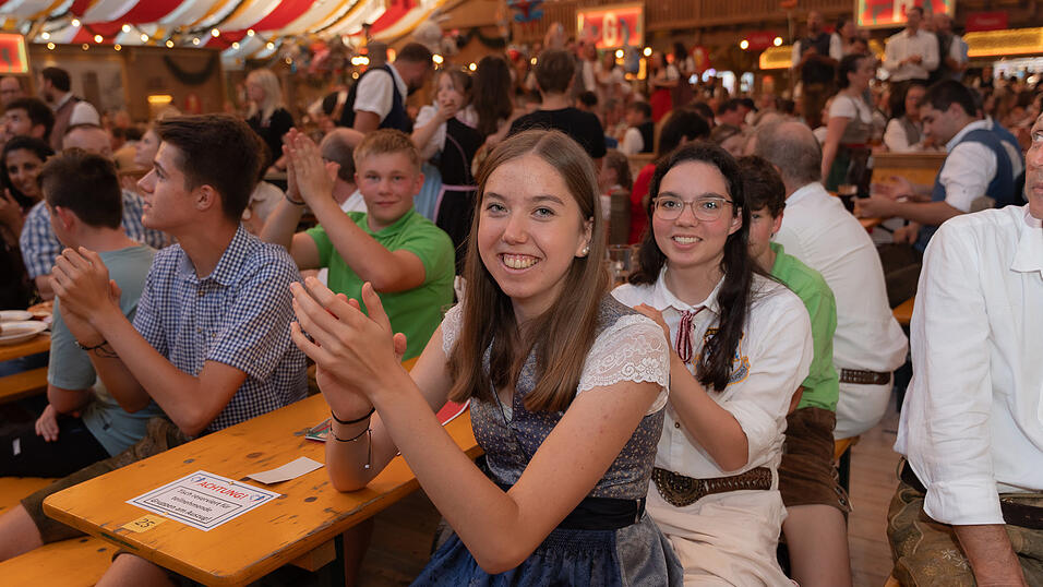 Die Partybilder vom Freitag, 11. August 2023, aus dem Festzelt Krönner. Die Partybilder vom Freitag, 11. August 2023, aus dem Festzelt Krönner.