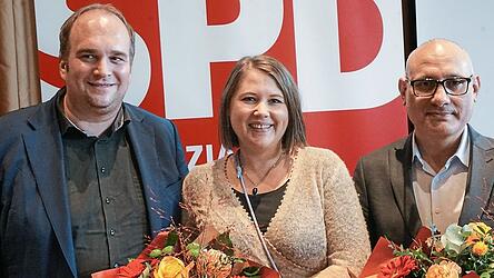 Caroline Wagner und Ismail Ertug (r.) f&uuml;hren die SPD Oberpfalz weiter an. Daf&uuml;r gab es lobende Worte von Landeschef Sebastian Roloff.