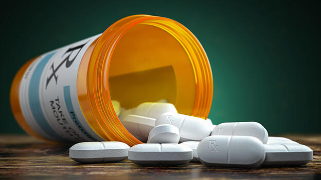 Zehn Tabletten Hydromorphon fanden Polizeibeamte bei dem Angeklagten im Dezember 2024.