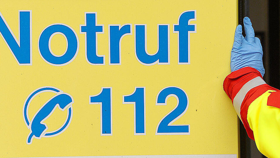 Alte Not&auml;rzte h&ouml;ren auf, die Anforderungen f&uuml;r kommende Notfallmediziner steigen. Dabei achten diese zunehmend auf eine ausgewogene Work-Life-Balance. Das Notarztsystem in Ostbayern ist in Gefahr.