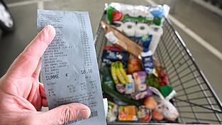 Das Leben wird für die Deutschen immer teurer. Doch statt die Probleme anzugehen, schichtet die Politik Geld hin und her und hofft, dass es damit getan ist.