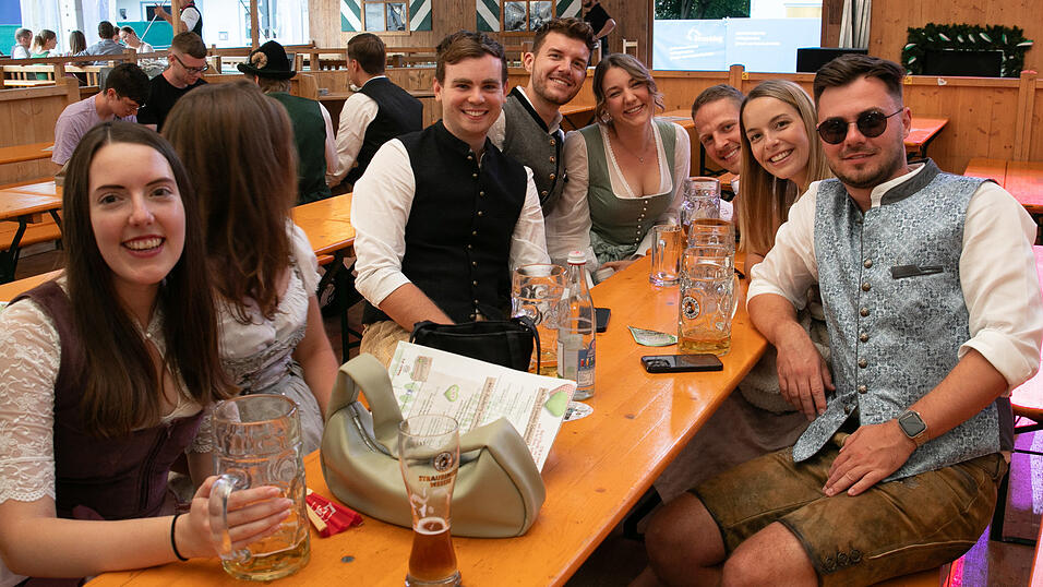 Die Partybilder vom Sonntag, 10. August, aus dem Festzelt Weckmann. Die Partybilder vom Sonntag, 10. August, aus dem Festzelt Weckmann.