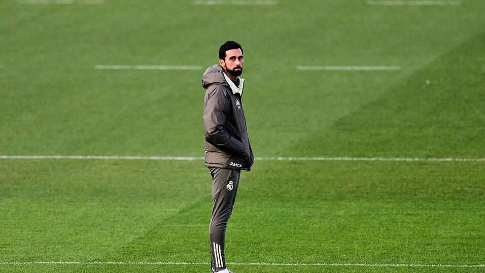 Alvaro Arbeloa leitet das Training bei Real Madrid.