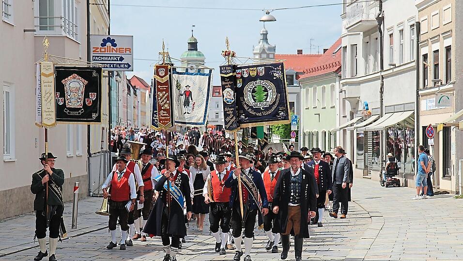 Eines kann die Tracht besonders gut: etwas zeigen, etwas darstellen, bis weit &uuml;ber die Landesgrenzen hinaus.