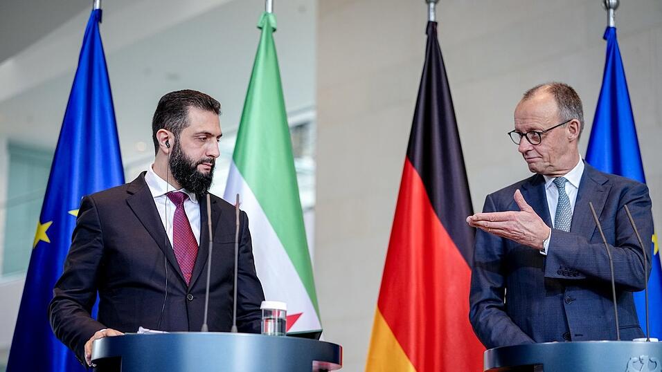 Wer hat die Zielmarke ausgegeben, dass 80 Prozent der Syrer in ihre Heimat zurückkehren sollen? Der Kanzler verweist auf den syrischen Übergangspräsidenten. Wer hat die Zielmarke ausgegeben, dass 80 Prozent der Syrer in ihre Heimat zurückkehren sollen? Der Kanzler verweist auf den syrischen Übergangspräsidenten.