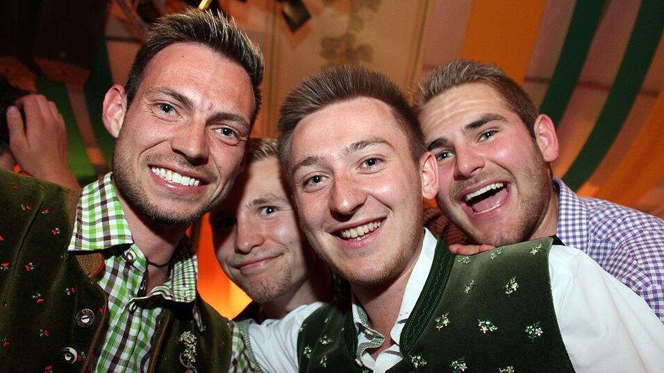 Die Fr&uuml;hjahrsdult 2017 in Landshut neigt sich dem Ende entgegen. Grund genug, noch einmal richtig in den Bierzelten zu feiern - abgerundet vom traditionellen Feuerwerk.