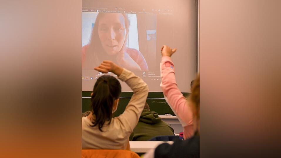 Die Schüler hatten viele Fragenan Suzanna Randall, die per Videokonferenz zugeschaltet war.
