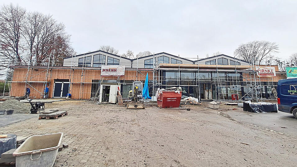 Die Holzfassade wurde am Mittwoch fertiggestellt.