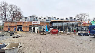 Die Holzfassade wurde am Mittwoch fertiggestellt. Die Holzfassade wurde am Mittwoch fertiggestellt.