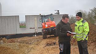 Sie sind verantwortlich f&uuml;r den Bau der Nahw&auml;rmeversorgung: Prokurist Simon Gerauer (rechts) und Leonhard Zierer als Bauleiter.