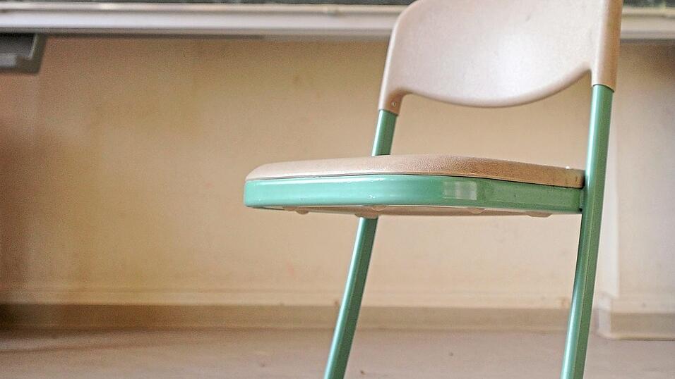 Dem Unterricht fernzubleiben, kann Bu&szlig;gelder, Sozialstunden oder sogar Jugendarrest nach sich ziehen.