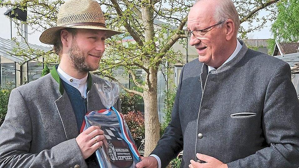 Landrat Löffler unterstrich in seiner Laudatio vor allem die Nachhaltigkeit der Firmengeschichte. Landrat Löffler unterstrich in seiner Laudatio vor allem die Nachhaltigkeit der Firmengeschichte.