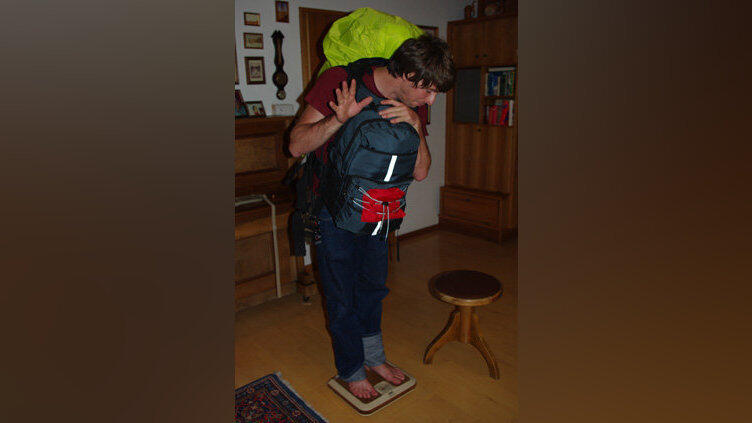 Imke Hansen und Andreas Goldbrunner reisen um die Welt. Andy vor der Abreise mit 101 Kilogramm auf der Waage. Imke Hansen und Andreas Goldbrunner reisen um die Welt. Andy vor der Abreise mit 101 Kilogramm auf der Waage.