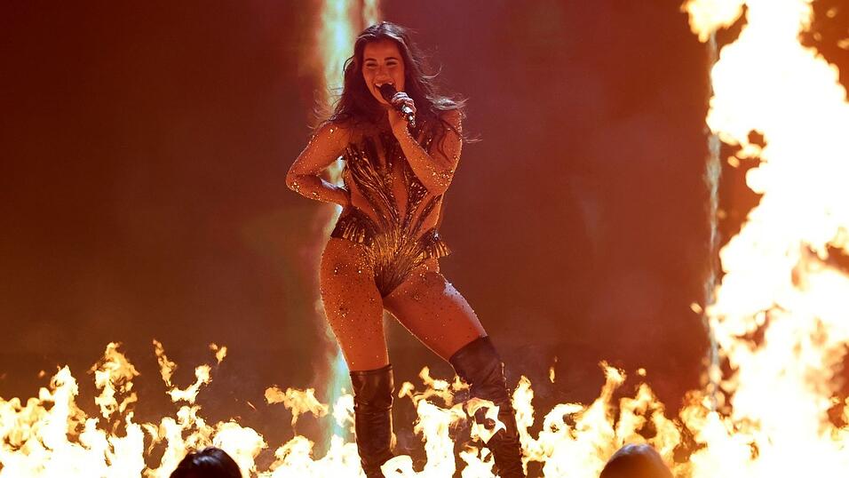 Sarah Engels beim ESC: Eine aufwendige Choreographie mit sehr viel Pyrotechnik. Sarah Engels beim ESC: Eine aufwendige Choreographie mit sehr viel Pyrotechnik.