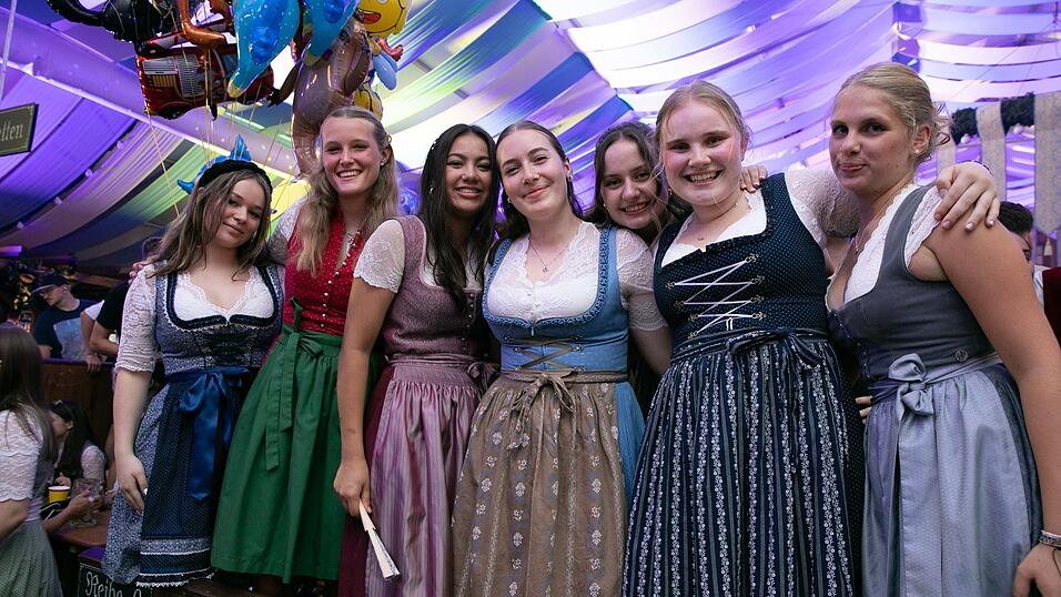 Die Partybilder vom Dienstag, 12. August, aus dem Festzelt Wenisch. Die Partybilder vom Dienstag, 12. August, aus dem Festzelt Wenisch.