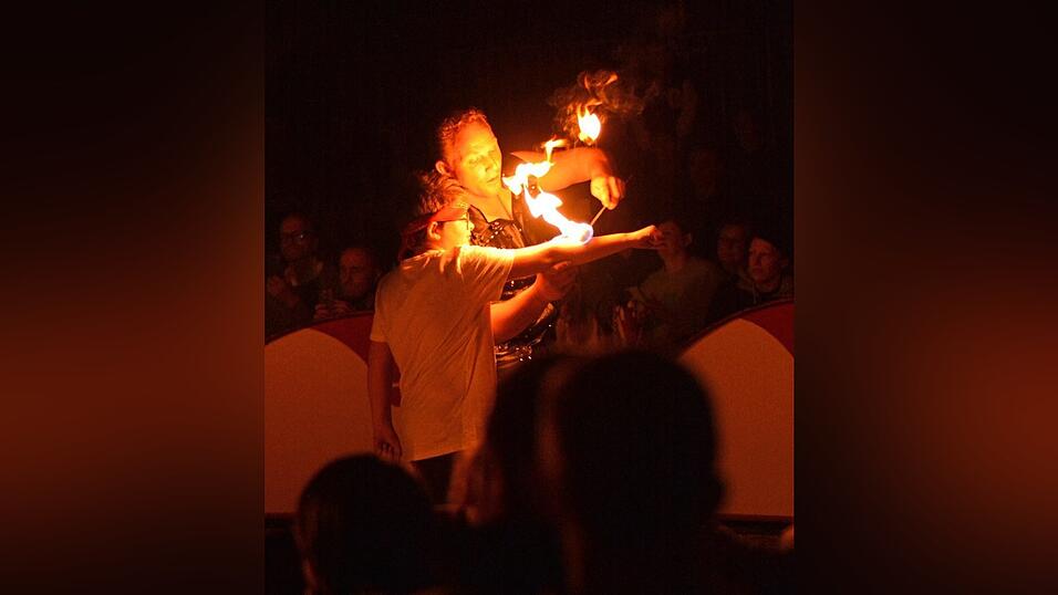 Feuer auf dem Arm - hierzu geh&ouml;rt Mut.