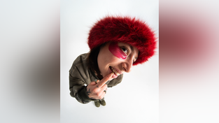 Vicky: Sie vereint gekonnt Party mit scharfer Systemkritik.