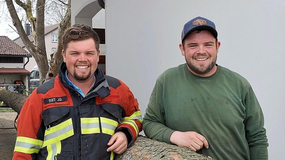 Jakob Sixt (r.) ist der neue Vorsitzende des Burschenvereins Thonstetten. Er &uuml;bernahm das Amt von seinem Bruder Josef Sixt (l.).