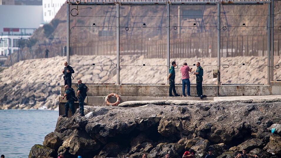 Ceuta gilt seit Jahren als einer der wichtigsten Zugangspunkte für Migranten nach Europa. Ceuta gilt seit Jahren als einer der wichtigsten Zugangspunkte für Migranten nach Europa.