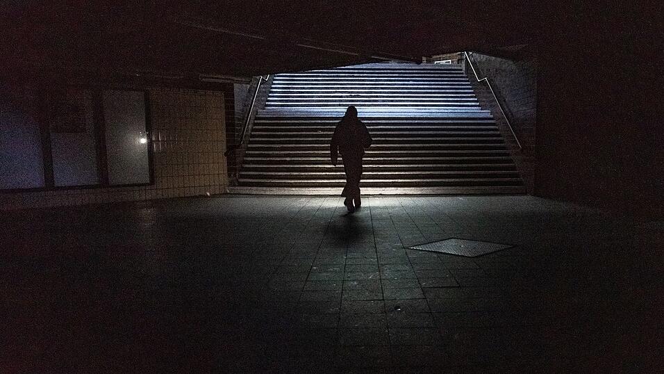 F&uuml;r viele ein Schock: Noch bis Donnerstag k&ouml;nnten Teile des Berliner S&uuml;dwestens ohne Strom bleiben.