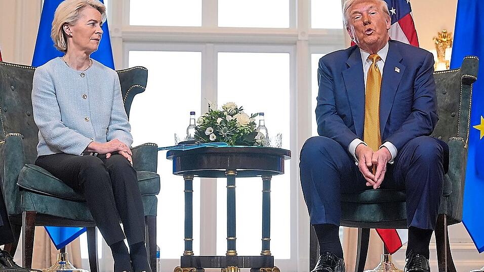 EU-Kommissionspräsidentin Ursula bei einem Treffen mit Donald Trump: Auch nach dem jüngsten Deal lässt sich der US-Präsident nicht von weiteren Forderungen abhalten. EU-Kommissionspräsidentin Ursula bei einem Treffen mit Donald Trump: Auch nach dem jüngsten Deal lässt sich der US-Präsident nicht von weiteren Forderungen abhalten.