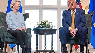 EU-Kommissionspräsidentin Ursula bei einem Treffen mit Donald Trump: Auch nach dem jüngsten Deal lässt sich der US-Präsident nicht von weiteren Forderungen abhalten.