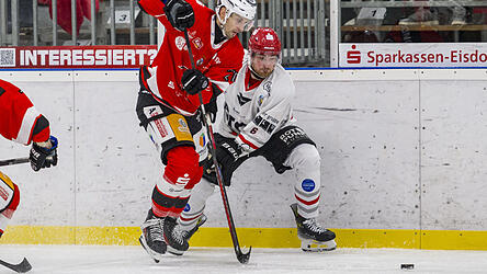 Brett Humberstone im Trikot des Herforder EV (weiß).