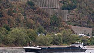 Dank Regens in Süddeutschland steigen die Rheinpegel wieder langsam, sind aber von Durchschnittswerten weit entfernt. Dank Regens in Süddeutschland steigen die Rheinpegel wieder langsam, sind aber von Durchschnittswerten weit entfernt.