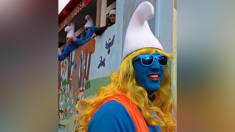 Im vergangenen Jahr war Schlumpfine aus Schierling mit ihren Schl&uuml;mpfen zu Gast beim Langquaider Gaudiwurm. Wer heuer alles dabei ist und welche Themen optisch umgesetzt werden, bleibt bis zum gro&szlig;en Tag oftmals geheim.