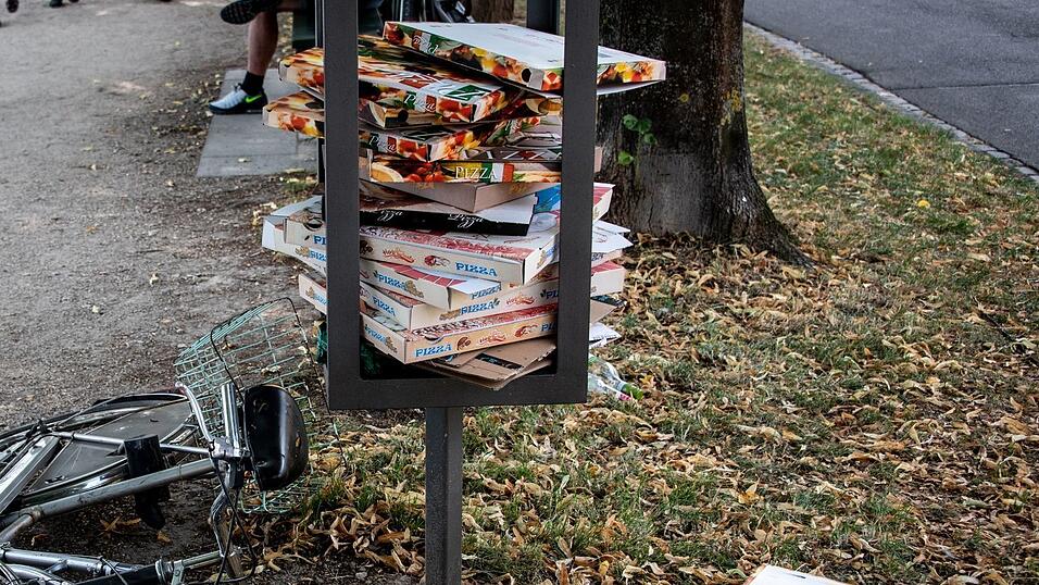 In Regensburg gibt es spezielle Sammelst&auml;nder f&uuml;r Pizzakartons. (Archivbild)