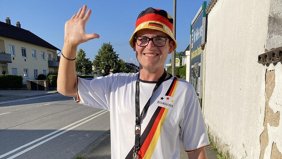 Große EM-Umfrage: 'Winker' Maxi Effenberger glaubt, dass Deutschland Europameister wird. Große EM-Umfrage: 'Winker' Maxi Effenberger glaubt, dass Deutschland Europameister wird.