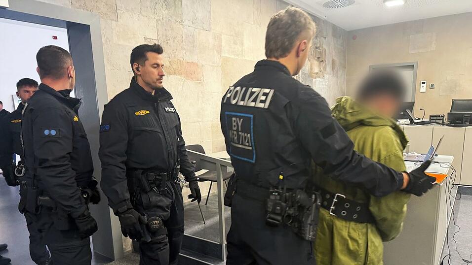 Der Angeklagte aus dem Breisgau räumte die Vorwürfe zum Prozessauftakt ein.