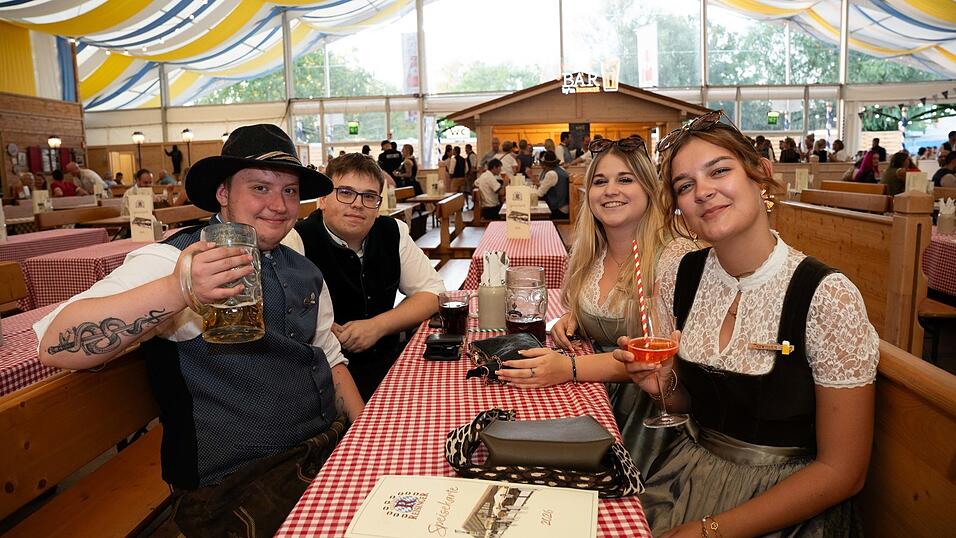 Die Partybilder vom Donnerstag, 13. August, aus dem Festzelt Reisinger. Die Partybilder vom Donnerstag, 13. August, aus dem Festzelt Reisinger.